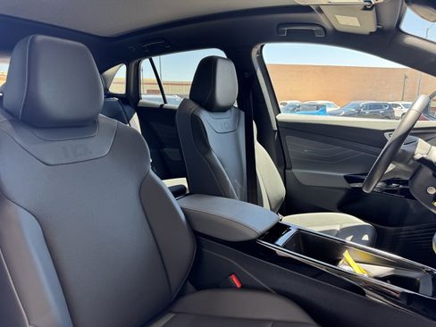 Used 2024 Volkswagen ID.4 S image 39