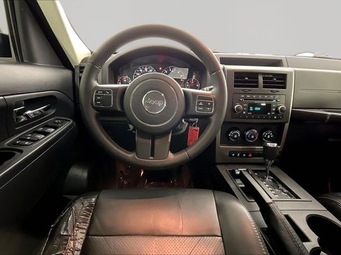 Used 2012 Jeep Liberty Sport AWD/4WD image 8