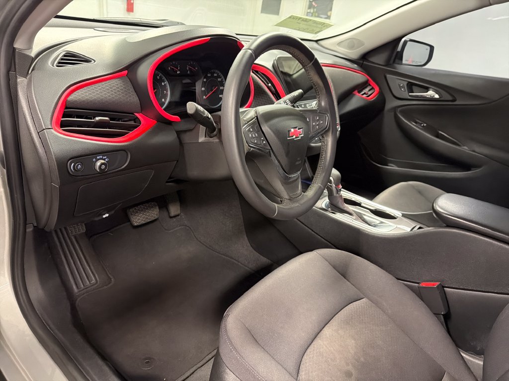 Used 2021 Chevrolet Malibu RS FWD image 25