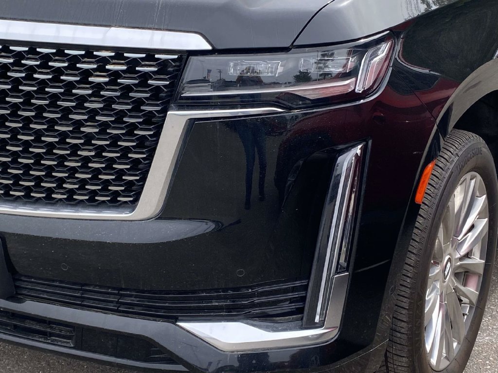 Used 2023 Cadillac Escalade Premium Luxury AWD/4WD image 4