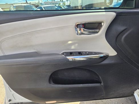 Used 2015 Toyota Avalon XLE Premium w/ Preferred Accessory Package image 9