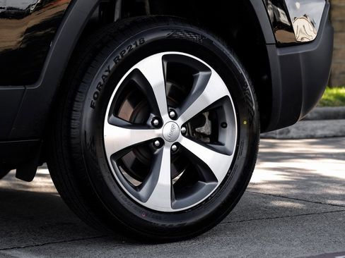 Used 2022 Jeep Cherokee Limited image 68