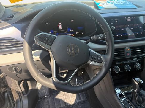 Certified 2023 Volkswagen Taos SE FWD image 10