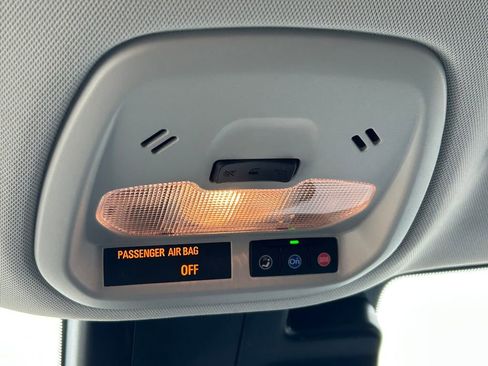 Used 2025 Chevrolet Trax LT FWD image 18