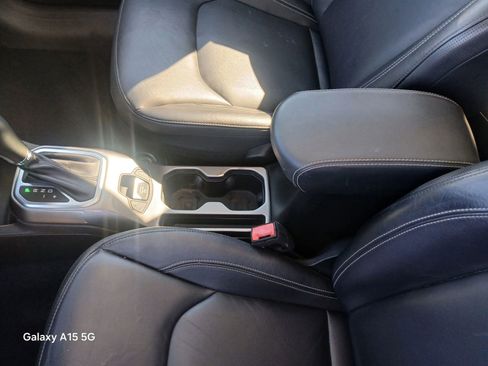 Used 2020 Jeep Renegade Limited w/ LED Lighting Group image 38