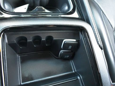 Certified 2025 Chrysler Pacifica Limited FWD image 19