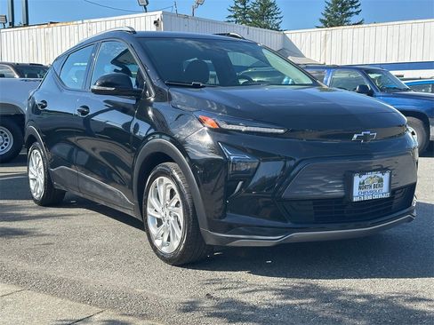 Used 2023 Chevrolet Bolt EUV LT w/ Driver Confidence Package image 4