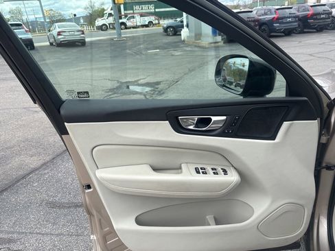 Used 2023 Volvo XC60 B5 Plus w/ Climate Package AWD/4WD image 15