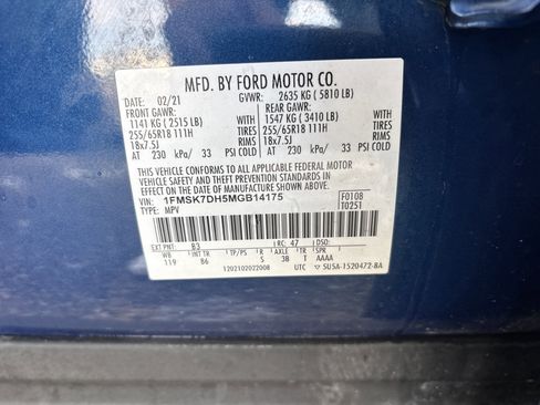 Used 2021 Ford Explorer XLT RWD image 3
