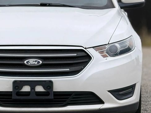 Used 2014 Ford Taurus SEL w/ Equipment Group 201A AWD/4WD image 12