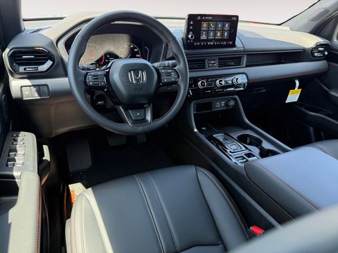Certified 2025 Honda Pilot TrailSport image 15