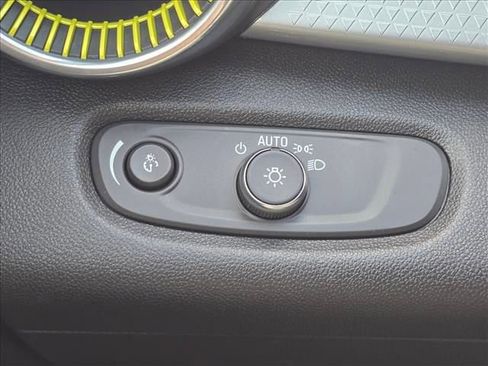 Certified 2025 Chevrolet Trax LT image 26