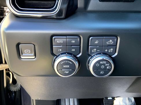 Used 2023 GMC Sierra 1500 AT4 w/ AT4 Premium Package image 32