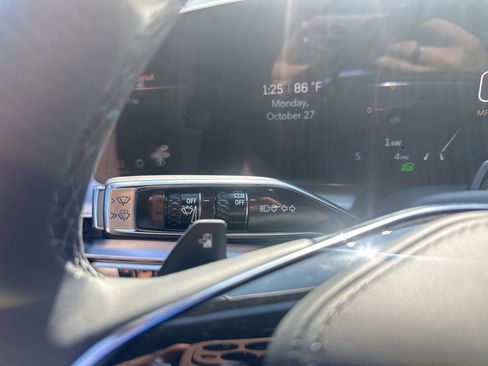 New 2026 Cadillac Lyriq Signature Luxury w/ Nappa Leather Package AWD/4WD image 40