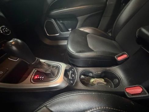 Used 2018 Jeep Compass Latitude FWD image 19
