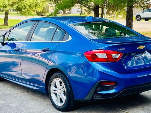 Used 2017 Chevrolet Cruze LT w/ Convenience Package image 8