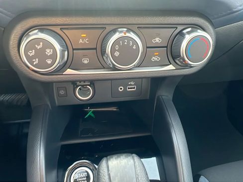 Used 2025 Nissan Versa SV image 18