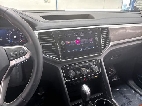 Used 2023 Volkswagen Atlas SE w/ Black Wheel Package FWD image 12