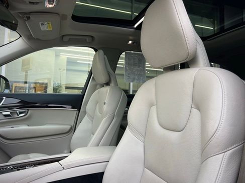 Used 2018 Volvo XC90 T5 Momentum w/ Convenience Package image 38