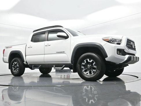 Used 2018 Toyota Tacoma TRD Off-Road AWD/4WD image 42