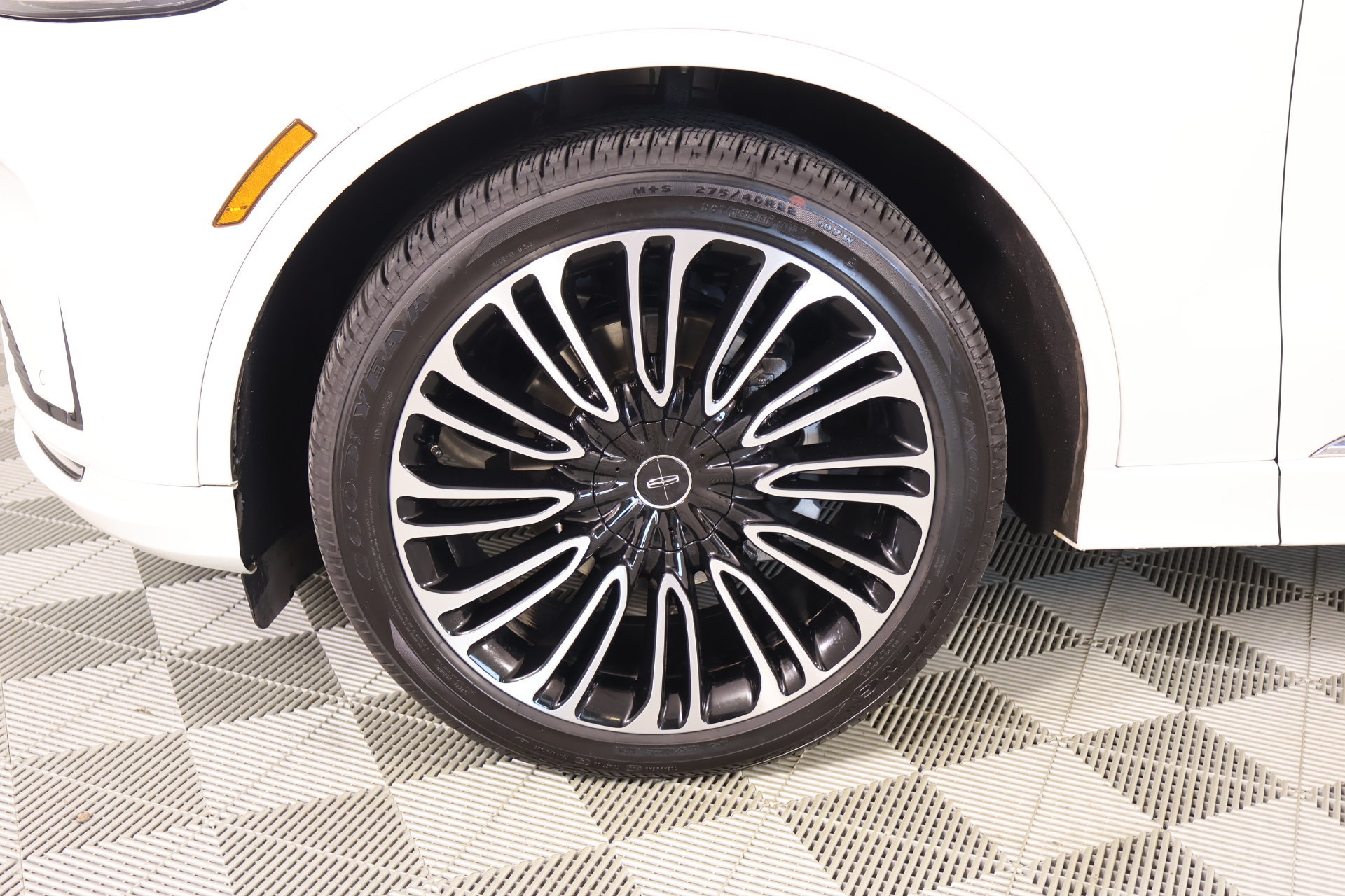 Certified 2025 Lincoln Aviator Black Label AWD/4WD image 19