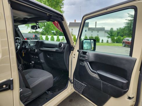 Used 2017 Jeep Wrangler Unlimited Sport w/ Quick Order Package 24S AWD/4WD image 39