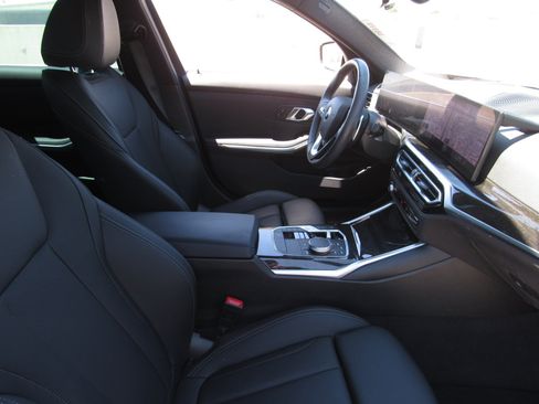 Used 2024 BMW 330i Sedan w/ Premium Package RWD image 9