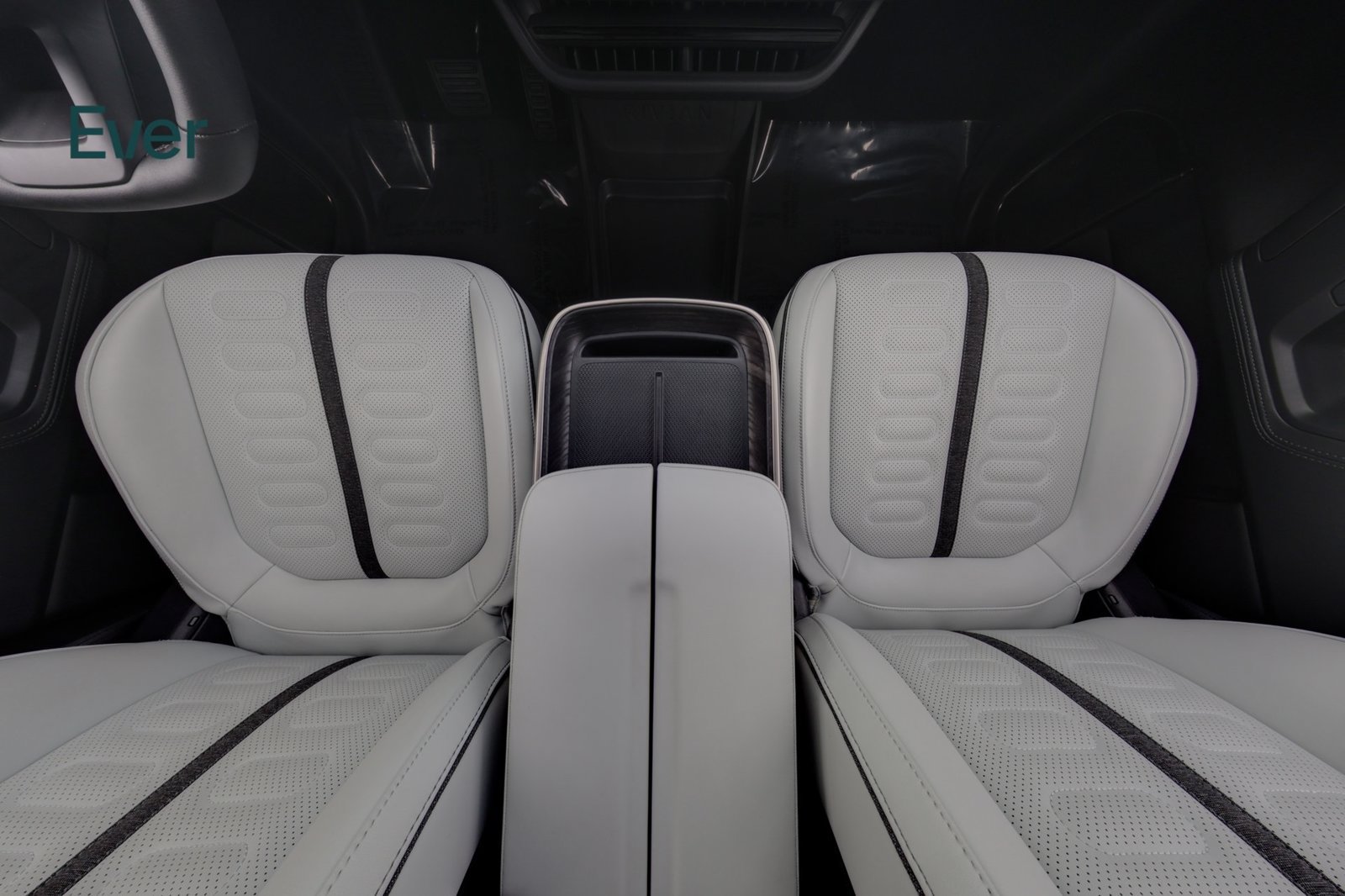 Used 2025 Rivian R1S Adventure Dual AWD/4WD image 29