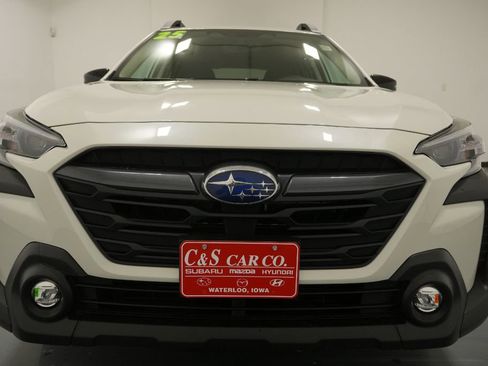 Used 2025 Subaru Outback Premium image 12