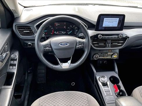 Used 2021 Ford Escape SE w/ SE Sport Appearance Package image 5