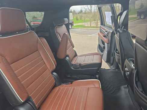 Certified 2023 GMC Yukon XL Denali Ultimate AWD/4WD image 11