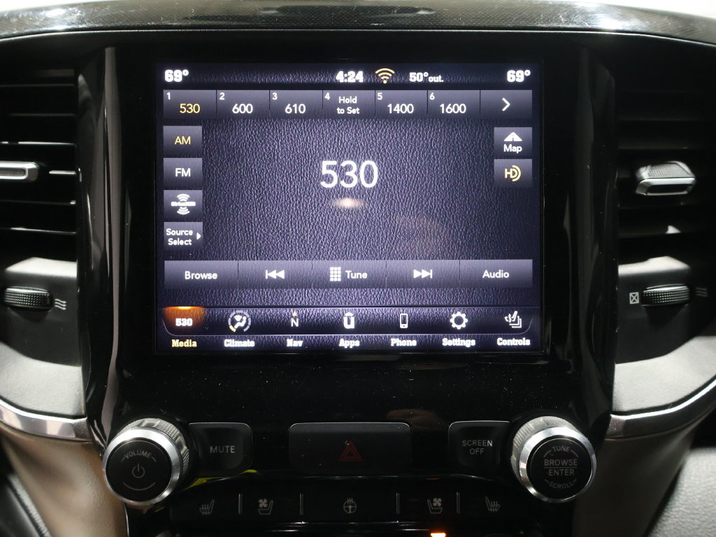 Used 2019 RAM 1500 Laramie AWD/4WD image 33