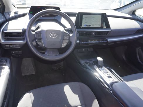Used 2025 Toyota Prius LE FWD image 7