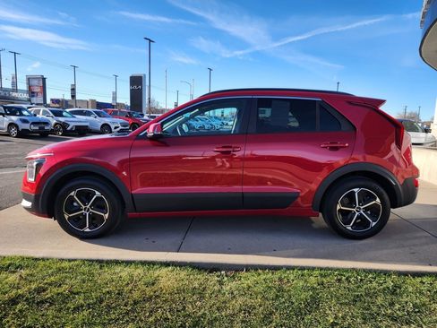 Certified 2024 Kia Niro EX image 8
