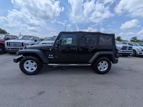 Used 2009 Jeep Wrangler Unlimited X AWD/4WD image 2