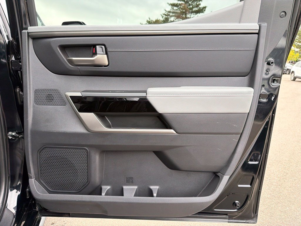 Used 2025 Toyota Tundra Limited AWD/4WD image 14