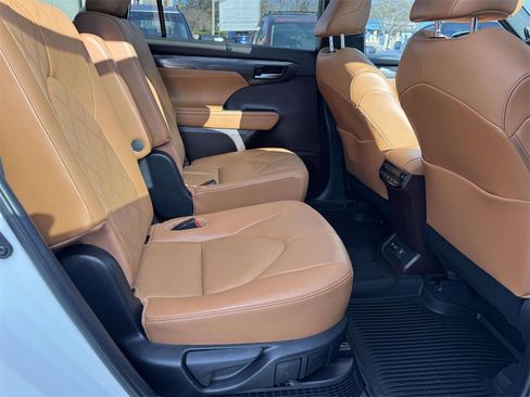 Used 2020 Toyota Highlander Limited Platinum image 15