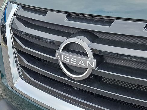 Used 2025 Nissan Pathfinder SL AWD/4WD image 36