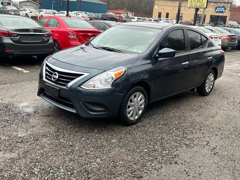 Used 2015 Nissan Versa SV image 2