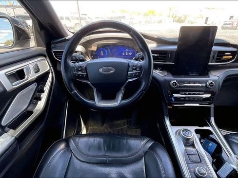 Used 2020 Ford Explorer Platinum w/ Premium Technology Package AWD/4WD image 5