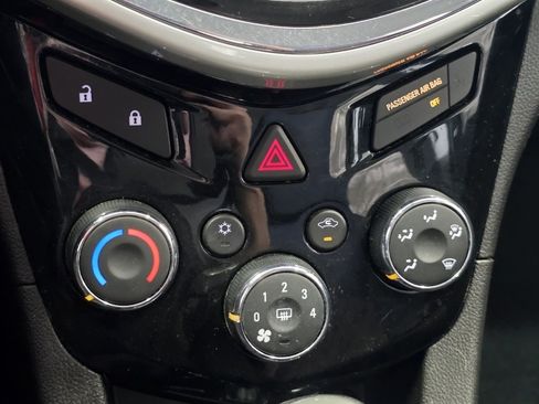 Used 2020 Chevrolet Sonic LT FWD image 27