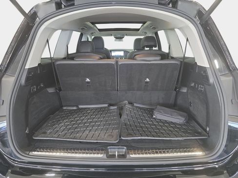 Used 2024 Mercedes-Benz GLS 450 4MATIC image 13