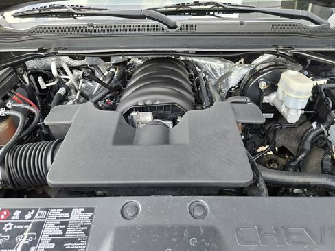 Used 2018 Chevrolet Suburban LS RWD image 20