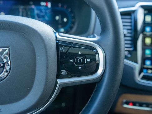 Used 2025 Volvo XC90 B6 Plus image 25