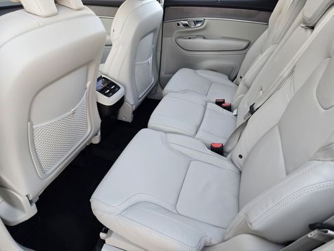 New 2026 Volvo XC90 B6 Ultra w/ Protection Package image 31