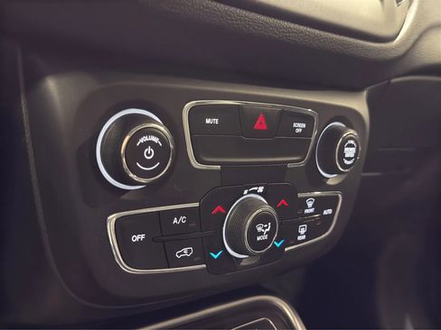 Used 2019 Jeep Compass Latitude image 19