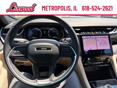 Used 2025 Jeep Grand Cherokee Limited AWD/4WD image 2