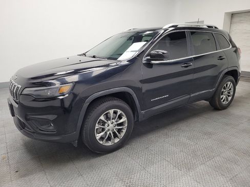 Used 2019 Jeep Cherokee Latitude Plus w/ Cold Weather Group AWD/4WD image 2