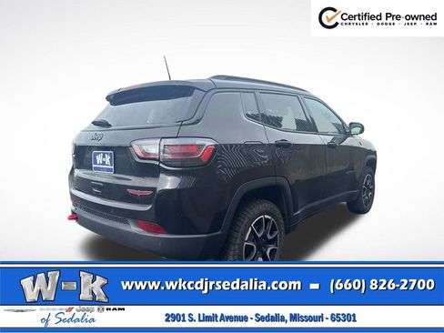 Used 2024 Jeep Compass Trailhawk w/ Trailhawk Elite Group AWD/4WD image 5