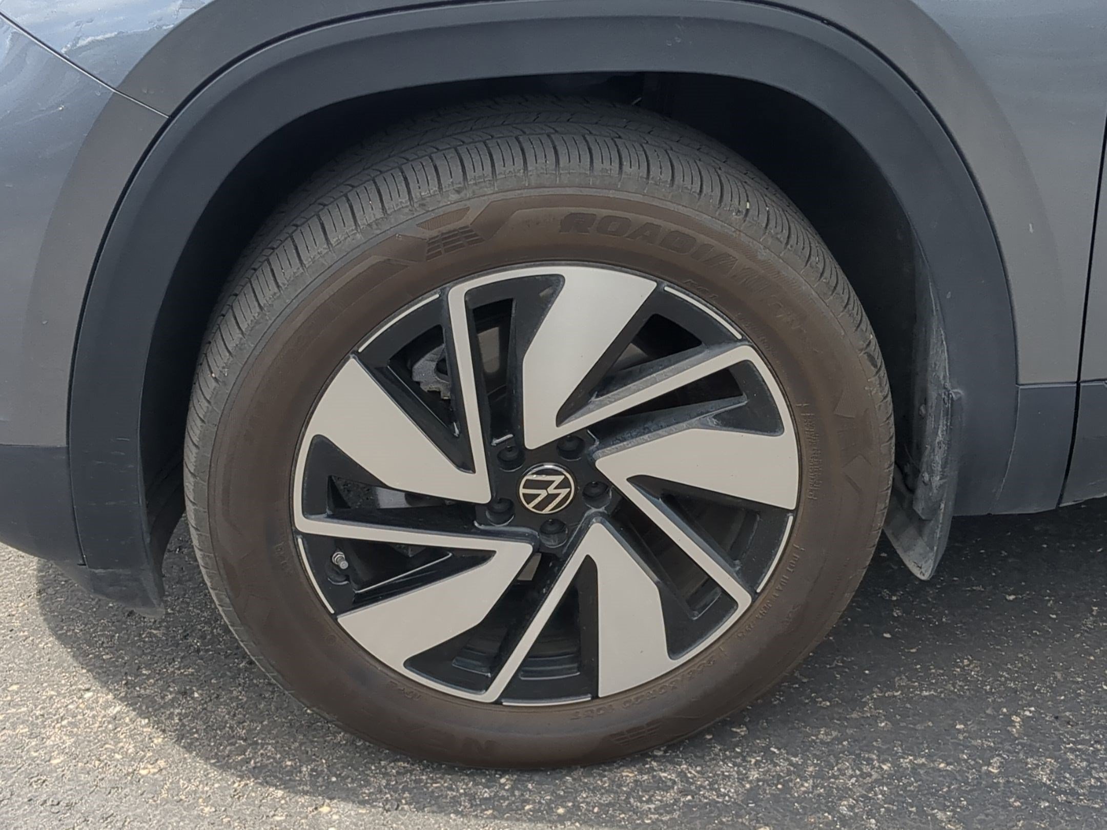 Used 2025 Volkswagen Atlas SE AWD/4WD image 14